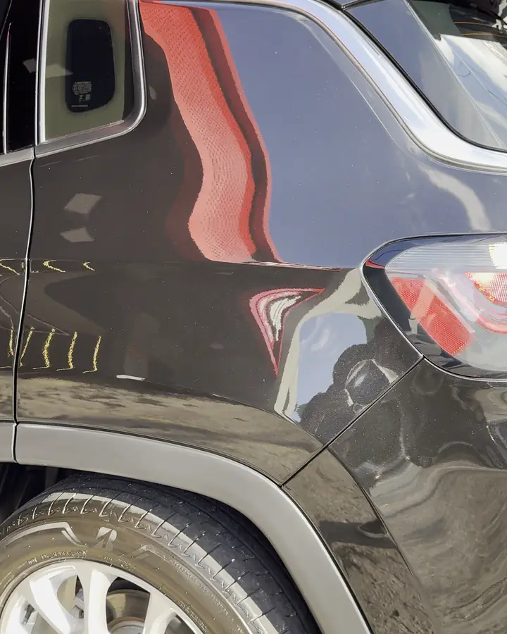 Jeep Compass preto com Icon Rocklear